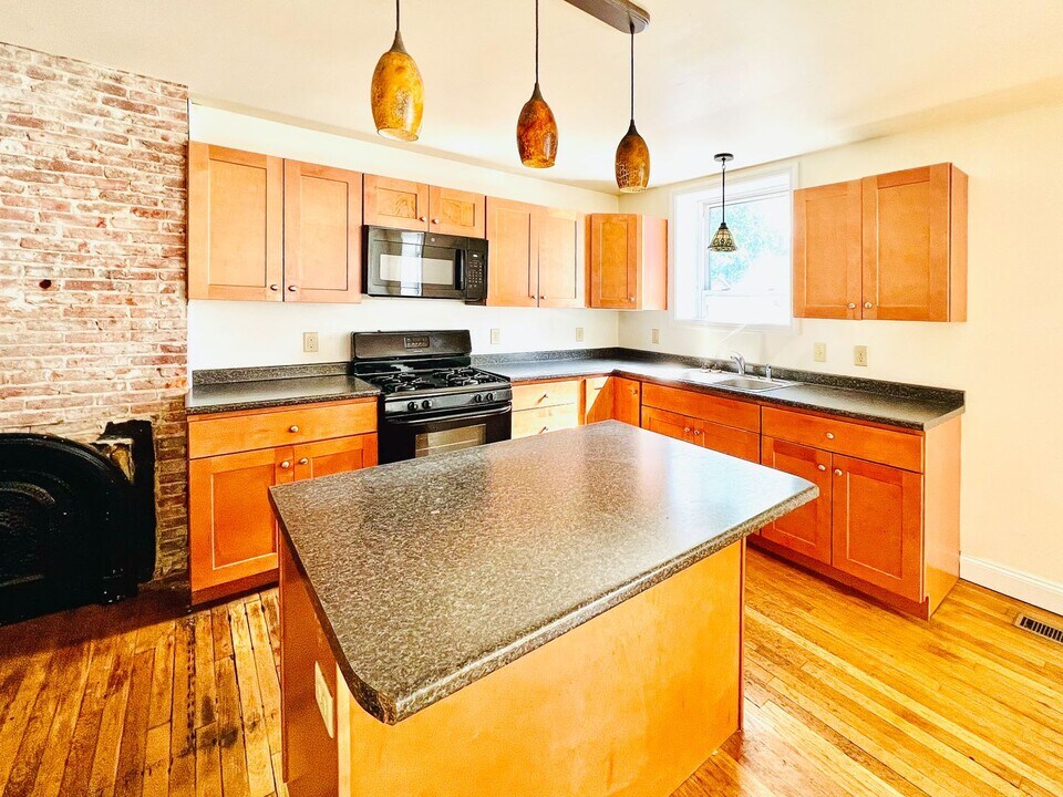 46 King St in Burlington, VT - Building Photo