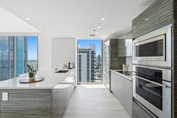 460 NE 28th St, Unit Icon Bay Condo Unit 3508 in Miami, FL - Foto de edificio - Building Photo