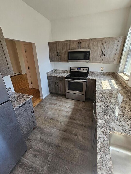18 S Bridge St in Poughkeepsie, NY - Building Photo