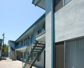 334-342 E Esther St in Long Beach, CA - Building Photo - Building Photo