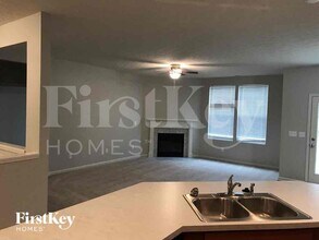 4653 Rainwater Ln in Whitestown, IN - Foto de edificio - Building Photo