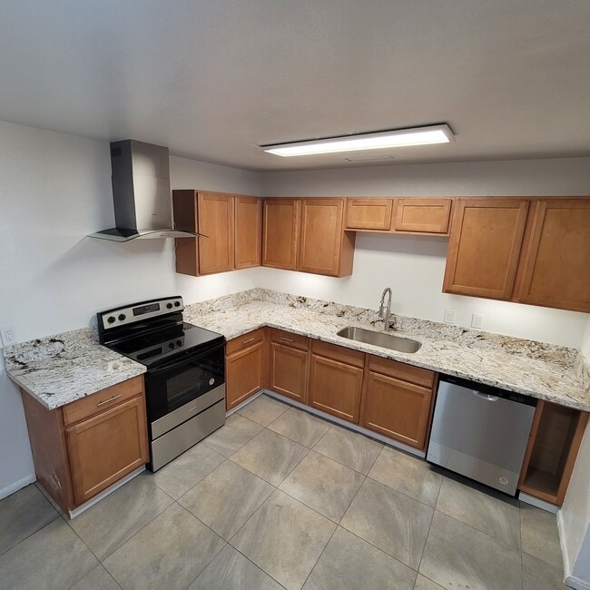 property at 4718 E Alta Vista Rd