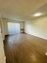 4688 Huntington Dr S in Los Angeles, CA - Building Photo - Building Photo