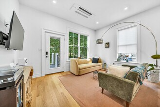57 Grampian Way in Boston, MA - Building Photo - Building Photo