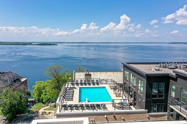 Waterfront in Madison, WI - Foto de edificio - Building Photo