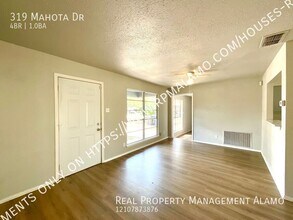319 Mahota Dr in San Antonio, TX - Building Photo - Building Photo