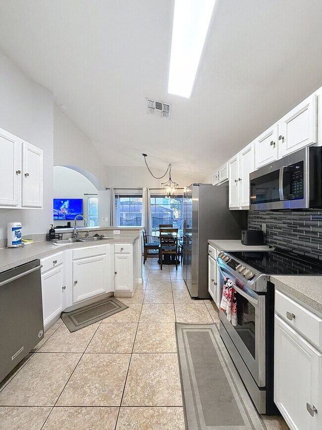 217 Sevilla Ave in Davenport, FL - Building Photo - Building Photo