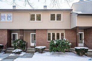 449 S Main St in Manchester, CT - Building Photo