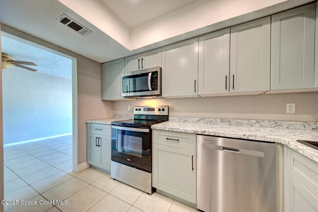 223 Columbia Dr in Cape Canaveral, FL - Building Photo - Building Photo