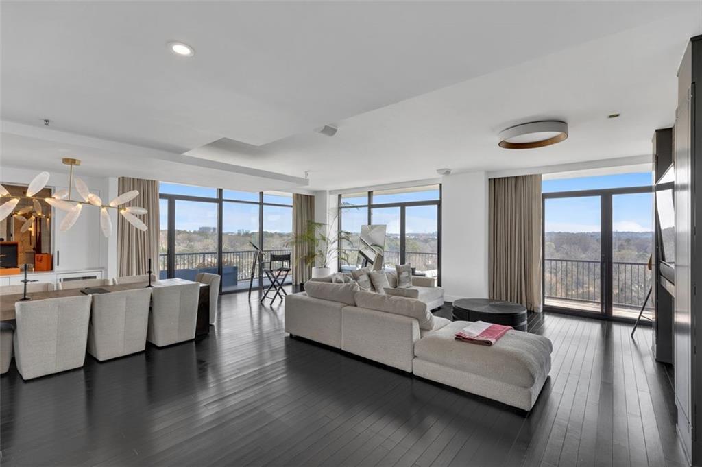 2233 Peachtree Rd in Atlanta, GA - Building Photo