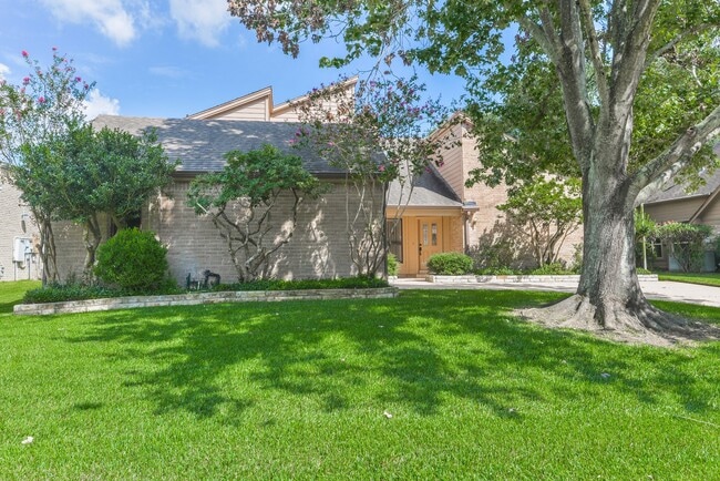 15175 Diana Ln in Houston, TX - Building Photo - Building Photo
