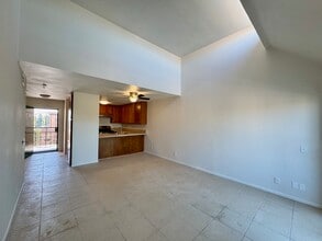 450 E 4th St, Unit 437 in Santa Ana, CA - Foto de edificio - Building Photo