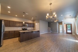 North Cedar Townhomes in Fayetteville, AR - Building Photo - Interior Photo