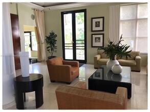 2421 Lake Pancoast Dr, Unit 8A in Miami Beach, FL - Building Photo - Building Photo