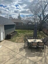 613 E Washington St in Oconomowoc, WI - Foto de edificio - Building Photo