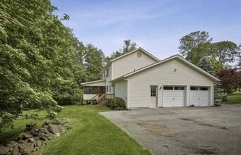 11 Genung Ct in Hopewell Junction, NY - Building Photo - Building Photo
