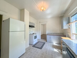 5633 Brooklyn Ave NE-Unit -#1 in Seattle, WA - Building Photo - Building Photo