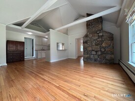 104 Comstock Hill Ave in Norwalk, CT - Building Photo