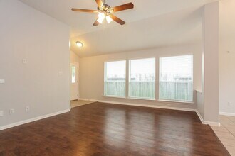 8215 Point Pendleton Dr in Tomball, TX - Building Photo - Building Photo