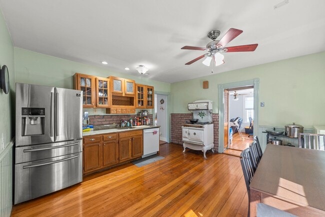 90 Florence St, Unit #2