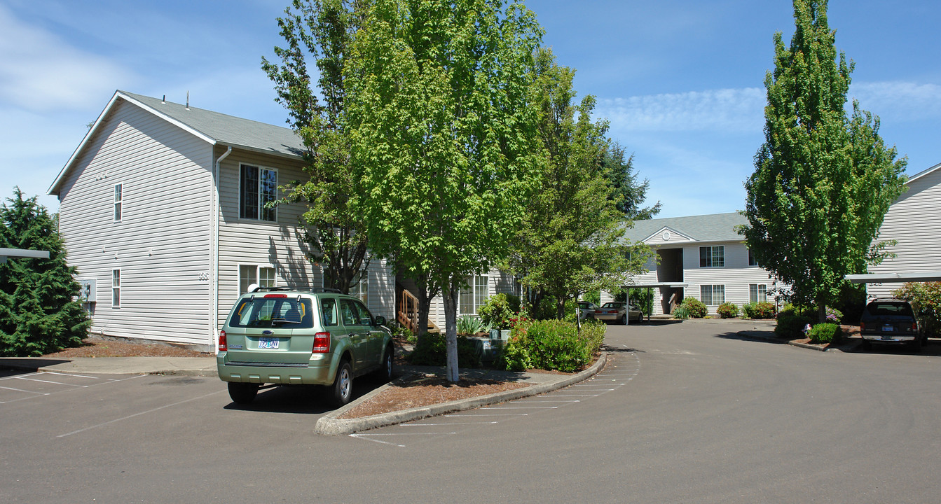 325-355 SE Lilly Ave in Corvallis, OR - Building Photo