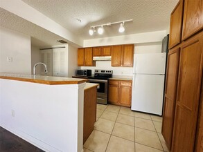 9907 Westwood Dr in Tamarac, FL - Building Photo - Building Photo