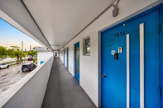 19051 NE 2nd Ave in Miami, FL - Building Photo - Building Photo