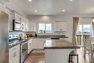 4831 Silver Ridge Rd in Eagle Mountain, UT - Foto de edificio - Building Photo