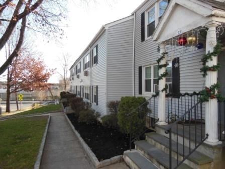 Maple Wood Gardens in White Plains, NY - Building Photo - Building Photo