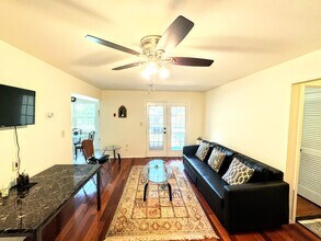 208 Green Hollow Dr in Iselin, NJ - Building Photo - Building Photo
