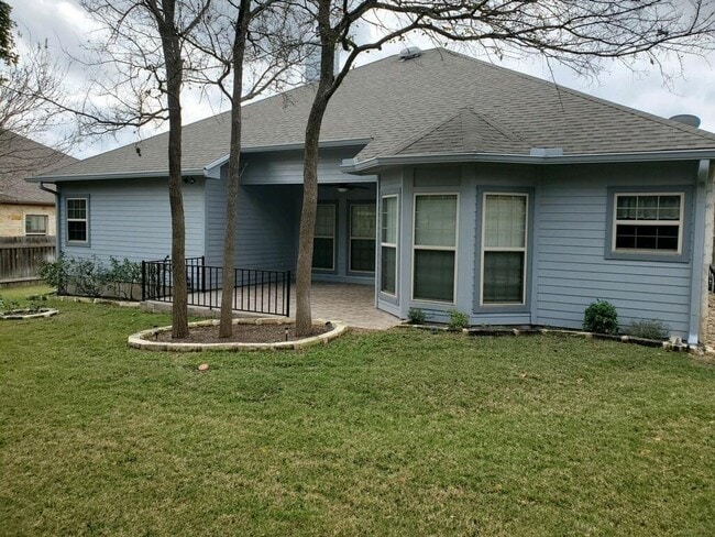 503 Woodland Park Dr in Marble Falls, TX - Building Photo - Building Photo