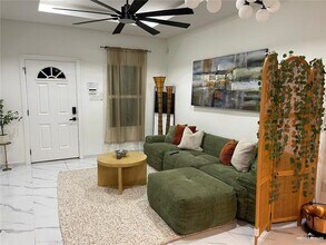 9 Buccaneer Dr in Hidalgo, TX - Building Photo - Building Photo