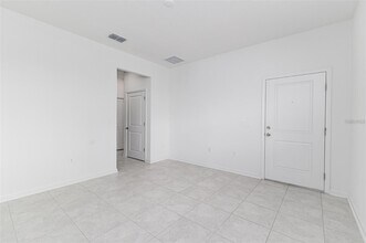 1121 Deepwater Cir in Eagle Lake, FL - Foto de edificio - Building Photo