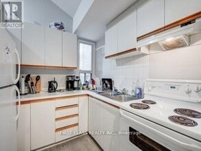 125 Maitland St in Toronto, ON - Building Photo - Building Photo