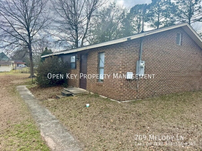 709 Melody Ln in Dothan, AL - Building Photo - Building Photo