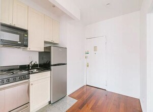 237 W 14th St in New York, NY - Building Photo - Building Photo