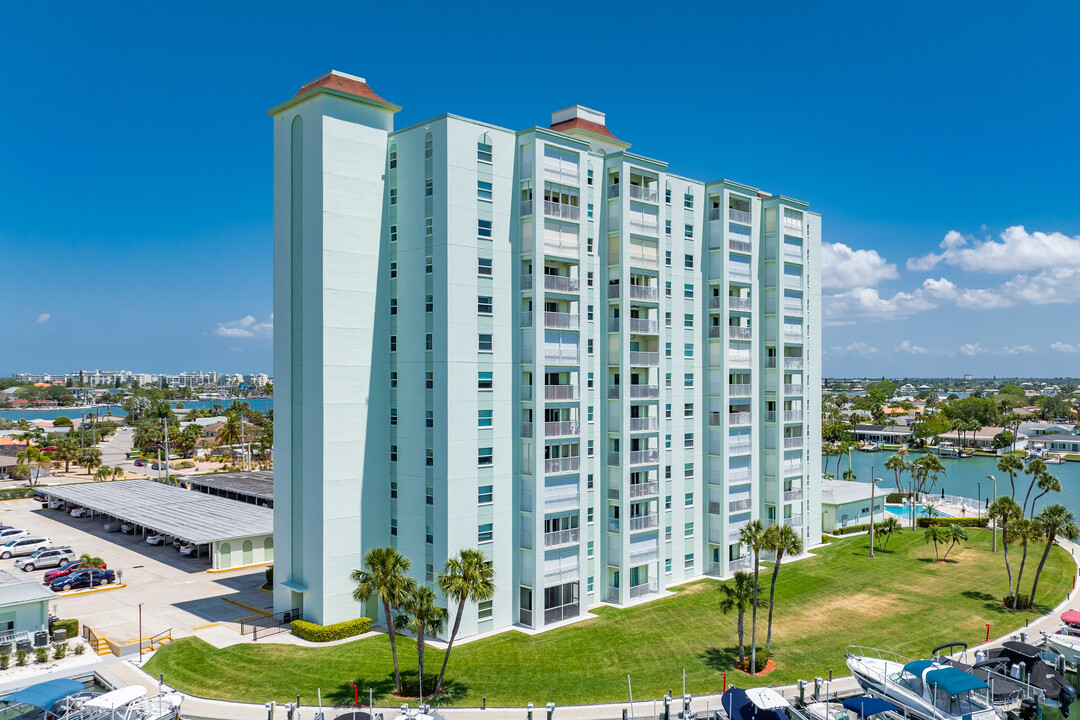 Three Palms Pointe in St Pete Beach, FL - Building Photo