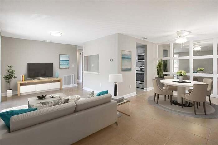 138 Hunter Lake Dr in Oldsmar, FL - Building Photo