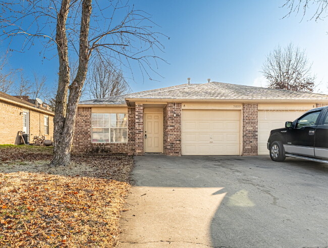 5803 Samantha St in Fayetteville, AR - Building Photo - Building Photo