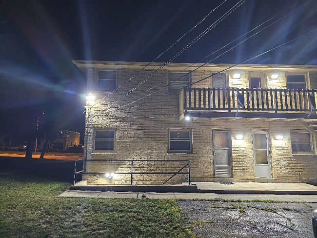 8127 W Appleton Ave-Unit -1 in Milwaukee, WI - Building Photo - Building Photo