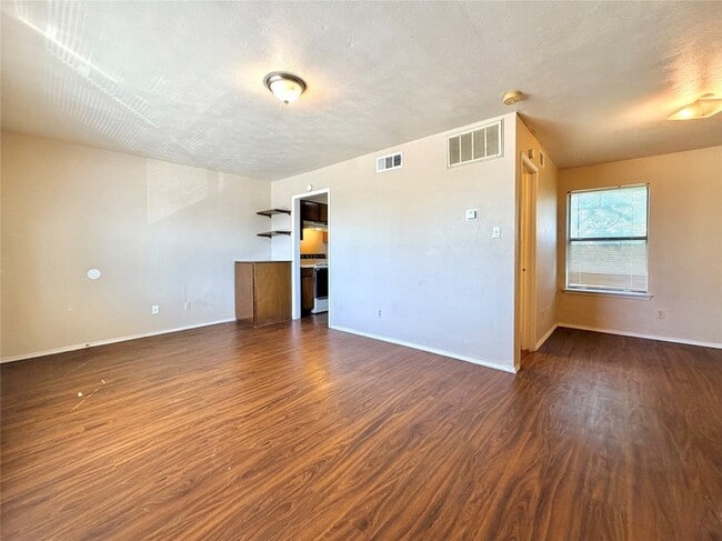 2526 W Prairie St, Unit 201 in Denton, TX - Building Photo - Building Photo