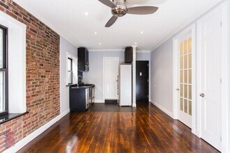 434 W 52nd St in New York, NY - Building Photo - Building Photo