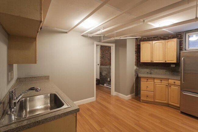 38 Cherry St, Unit 1 in Somerville, MA - Building Photo - Building Photo