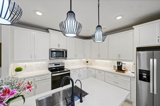 6804 Westview Dr in Houston, TX - Building Photo - Building Photo