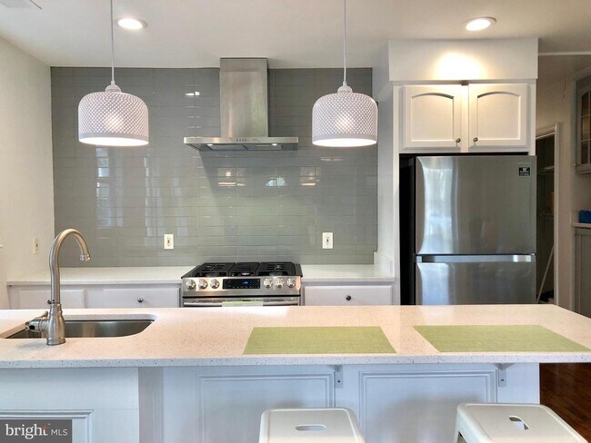 22 E Reed Ave in Alexandria, VA - Building Photo - Building Photo