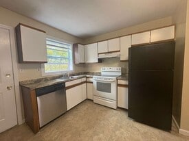 39 Hillside Ave, Unit 39 in East Haven, CT - Building Photo