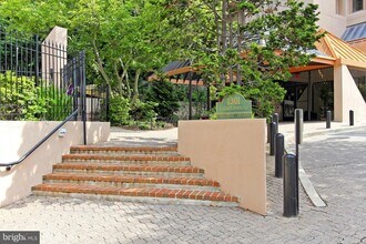 1301 N Courthouse Rd in Arlington, VA - Foto de edificio - Building Photo