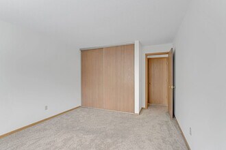 Applewoods Apartments in Apple Valley, MN - Foto de edificio - Building Photo