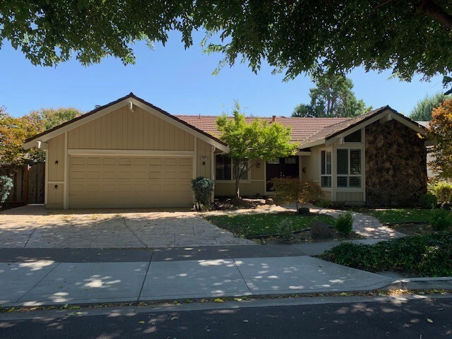 property at 2027 Greenwood Rd