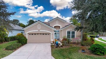 8419 Whispering Woods Ct in Lakewood Ranch, FL - Building Photo